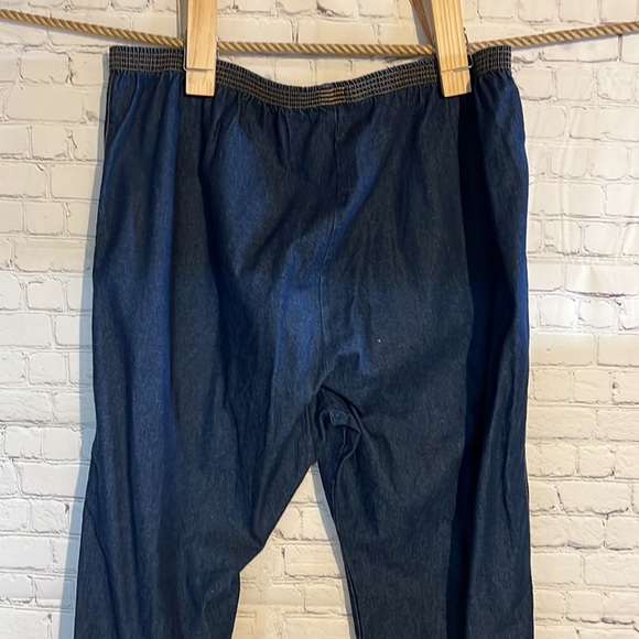 size 42 all elastic waistband pull up jean. Two side slit pockets. Exc condition - Picture 4 of 6